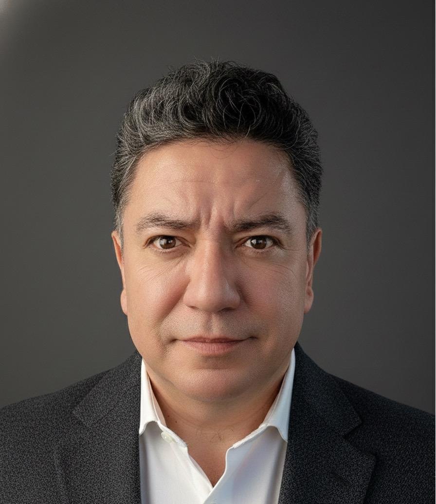 Retrato profesional de Rigoberto Sáenz Serranía